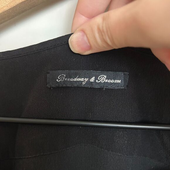 Broadway and Broome 100% Silk Black Navy Blue Pleated Dress Size 4 - Picture 3 of 6